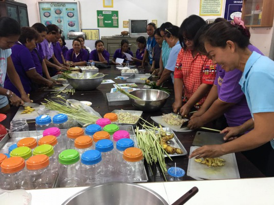 ภาพกิจกรรมโครงการแปรรูปผลิตภัณฑ์สินค้าทางการเกษตร
