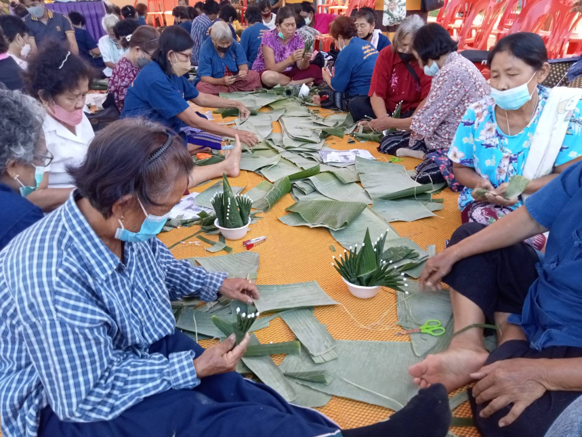 โครงการส่งเสริมอาชีพให้กับผู้สูงอายุตำบลลำเพียก หลักสูตร “การทำบายศรีปากชาม และบายศรีมงคล”