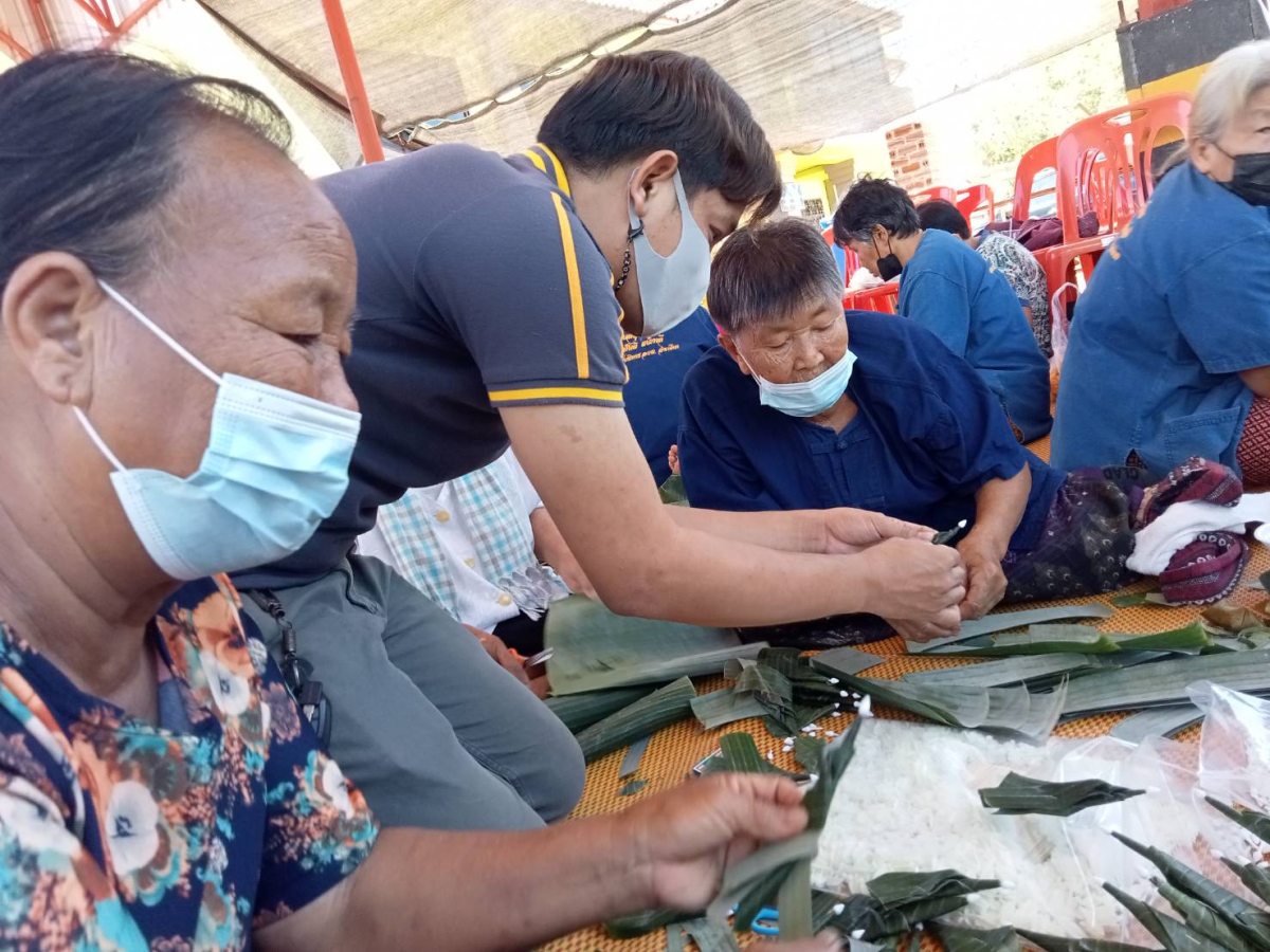 โครงการส่งเสริมอาชีพให้กับผู้สูงอายุตำบลลำเพียก หลักสูตร “การทำบายศรีปากชาม และบายศรีมงคล”