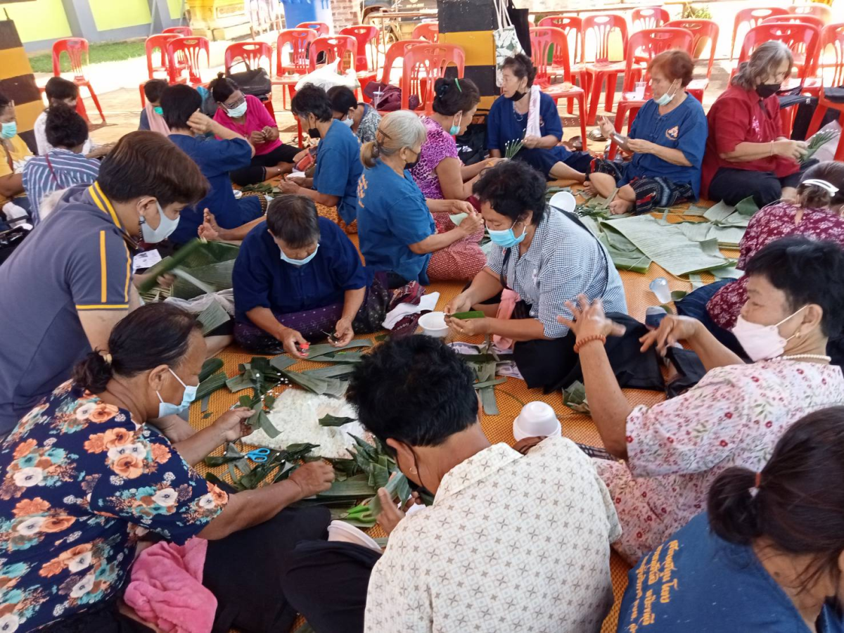 โครงการส่งเสริมอาชีพให้กับผู้สูงอายุตำบลลำเพียก หลักสูตร “การทำบายศรีปากชาม และบายศรีมงคล”