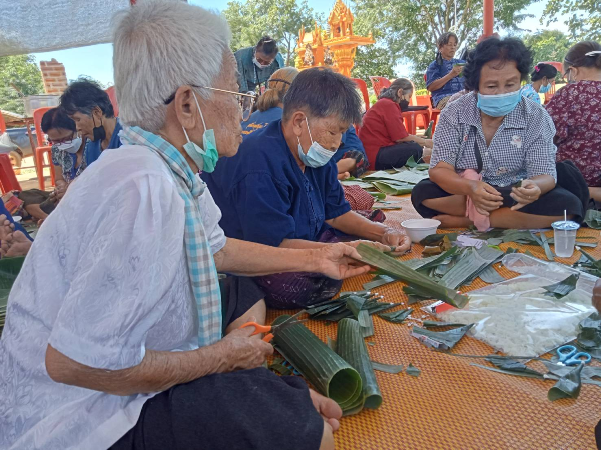 โครงการส่งเสริมอาชีพให้กับผู้สูงอายุตำบลลำเพียก หลักสูตร “การทำบายศรีปากชาม และบายศรีมงคล”