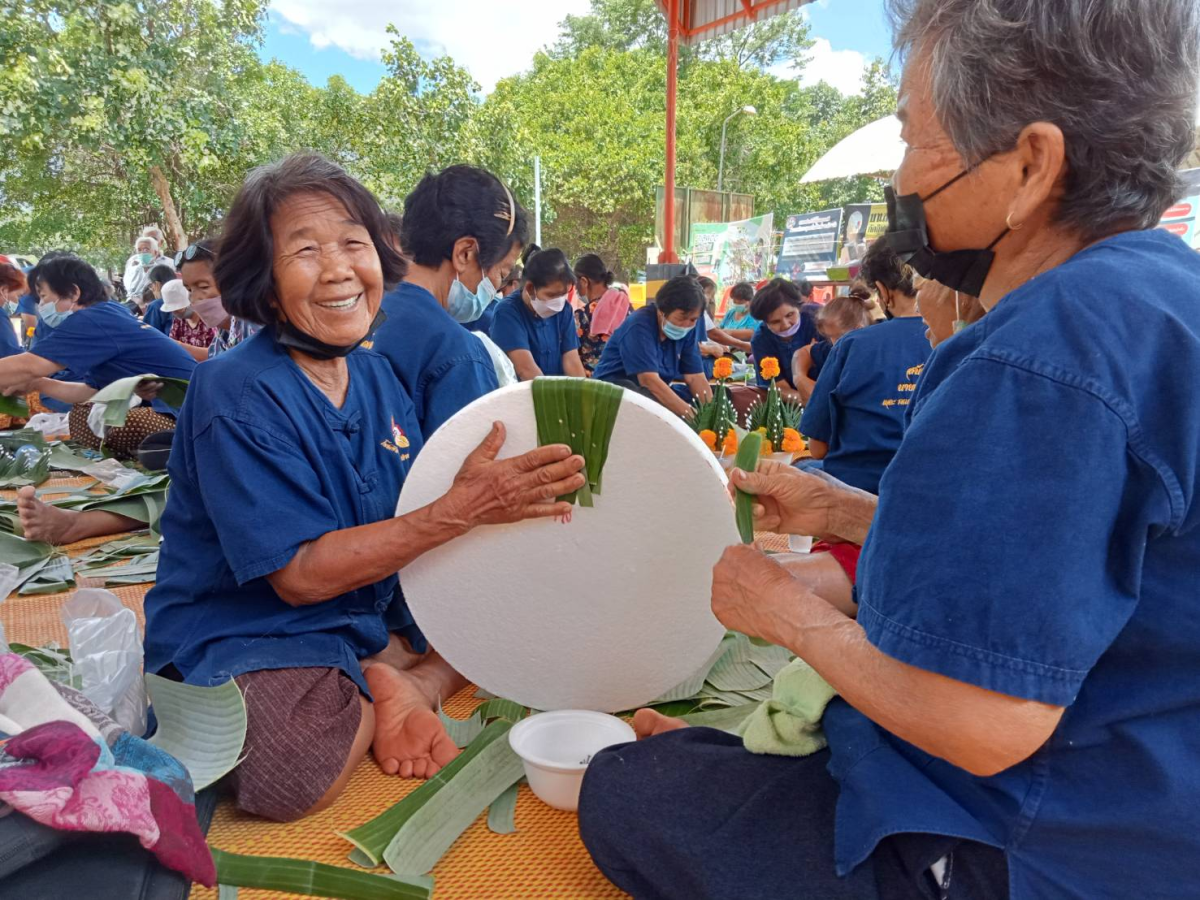 โครงการส่งเสริมอาชีพให้กับผู้สูงอายุตำบลลำเพียก หลักสูตร “การทำบายศรีปากชาม และบายศรีมงคล”